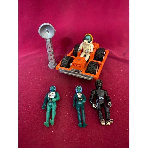 397 - Vintage Fisher Price Adventure People, adventure space alpha recon with action figure, made in 1982.... 