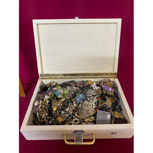 81 - Large collection of costume jewellery