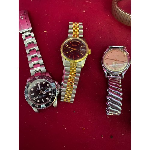 195 - Collection of 5 x watches, makes include Rolex, Radiant, Seiko and others.