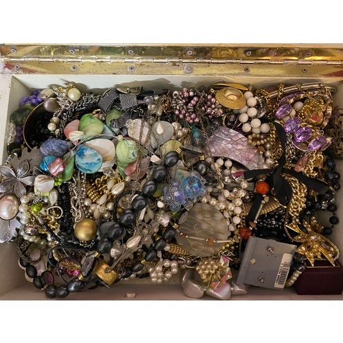 81 - Large collection of costume jewellery