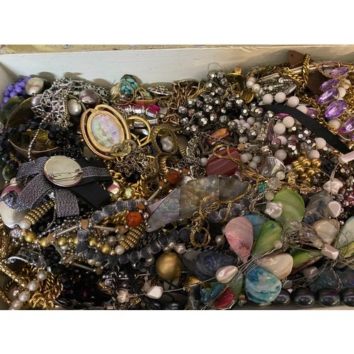 81 - Large collection of costume jewellery