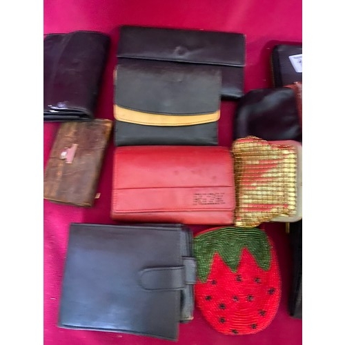 190 - Selection of leather purses and wallets.