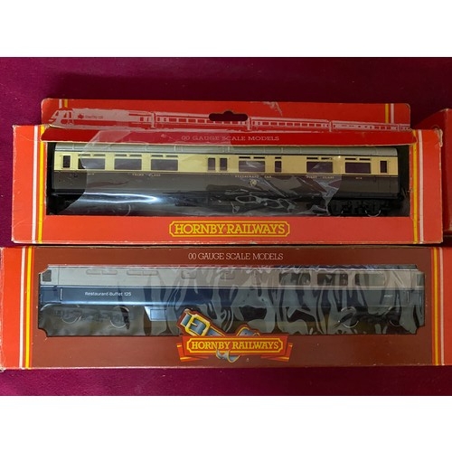 418 - 4 x boxed Hornby OO model coaches, an R427 BR inter-city coach mk III, an R328 Pullman car brake thi... 