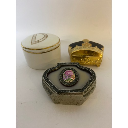 103 - 8 x vintage trinket boxes.