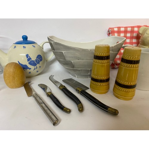 117 - Assortment of vintage Kitchenalia including Pooh Bear honey pot, Laguiole cheese knives, jugs, salt ... 