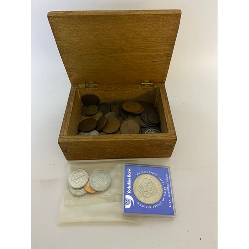 127 - Box of assorted coins