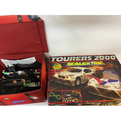 152 - Tourers 2000 Scalextric set also box of scalextric parts.