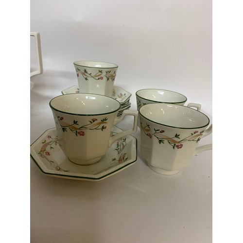 160 - Tea set from Johnson Bros, Eternal Beau, comprising of Teapot, 6 mugs, 4 cups, 6 saucers, milk and s... 