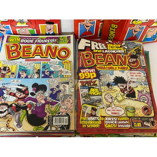 196 - Box of Beano comics and 4 x storage binders