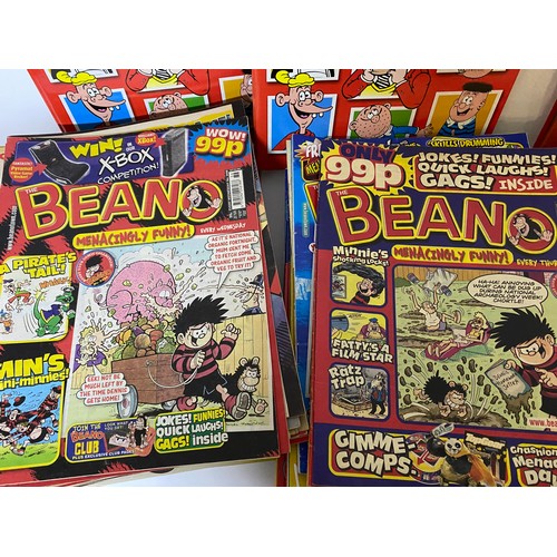 196 - Box of Beano comics and 4 x storage binders