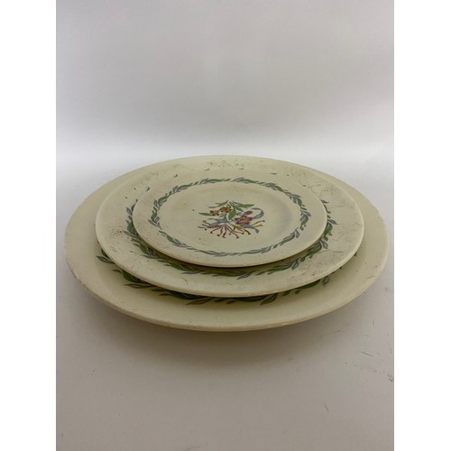 262 - Selection of Royal Doulton Fairfield D6339 china comprising 6 x dinner plates, 6 x salad plates and ... 