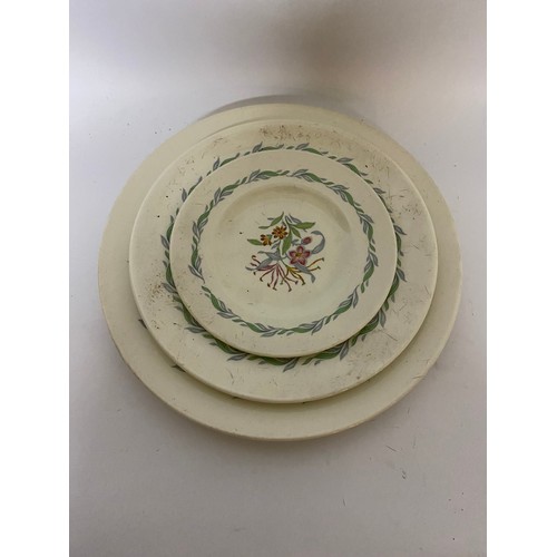 262 - Selection of Royal Doulton Fairfield D6339 china comprising 6 x dinner plates, 6 x salad plates and ... 