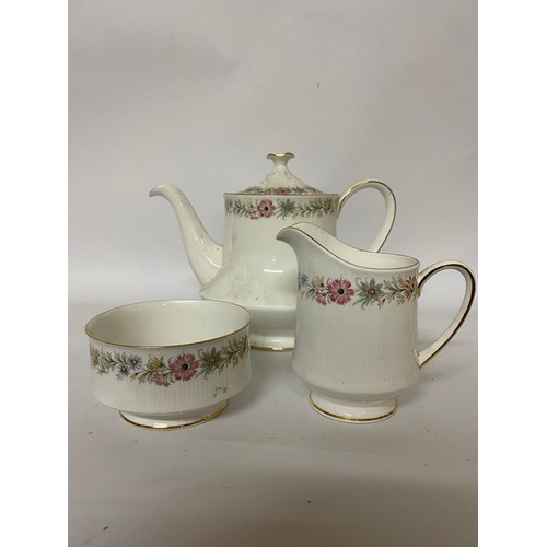 263 - Selection of Royal Albert Belinda comprising teapot, 6 x cups, milk jug and sugar bowl