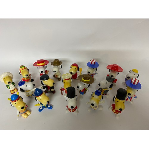 266 - Selection of Snoopy McDonalds toys.