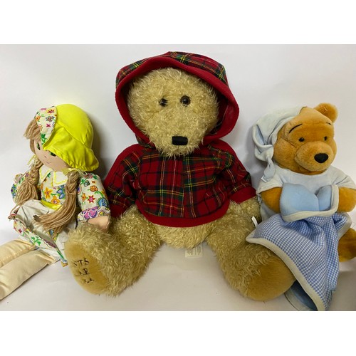 271 - Selection of teddy bears including Bents Bear 2004, Winnie the Pooh bear and others.