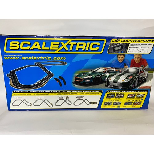 272 - Scalextric Ultimate Endurance, Aston Martin DBR9 v Jaguar XKRS