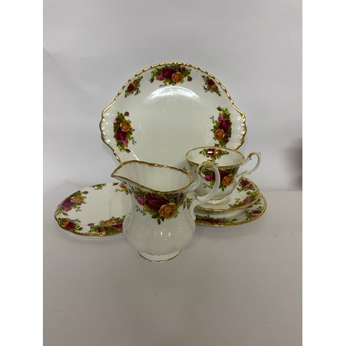 291 - Basket of Royal Albert Old Country Roses teaware comprising of 5 dinner plates, 6 salad plates, 7 si... 