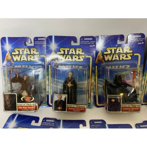 316 - Star Wars Episode II Attack of the Clones, 12 New Saga figures sealed on blue card. Made by Hasbro 2... 