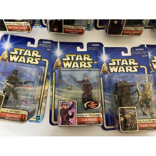 316 - Star Wars Episode II Attack of the Clones, 12 New Saga figures sealed on blue card. Made by Hasbro 2... 