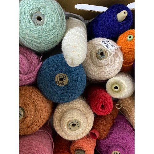 333 - Large amount of Tapestry weaving wool in many colours, 680g good quality.