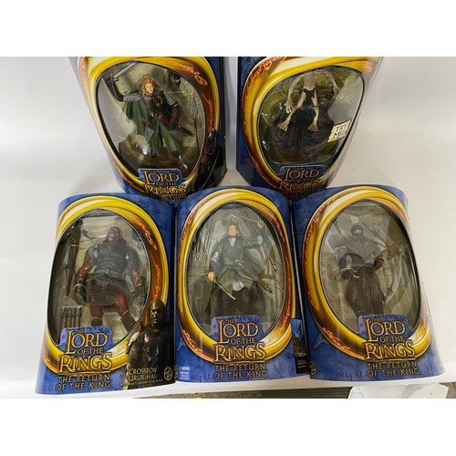 334 - ToyBiz Lord of the Rings, 15 x figures new and sealed on card from The Fellowship of the Ring 2001, ... 