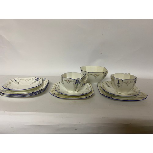 378 - Selection of Shelley Queen Anne 'Blue Iris' pattern 11561 china comprising 2 x trio's, sugar bowl, 3... 