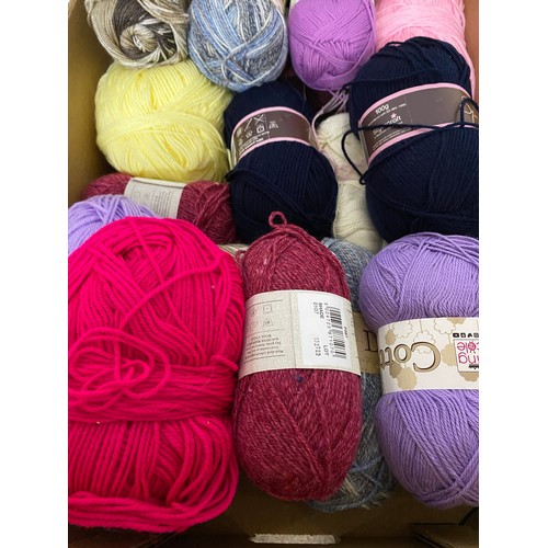 52 - 20 x 100g balls of wool in mixed colours and makes