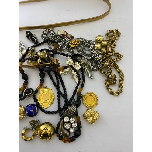 60 - Collection of costume jewellery