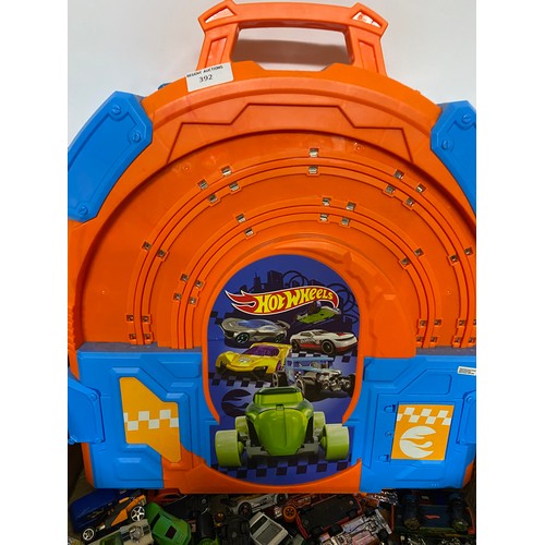 392 - Hot Wheels Slot Track carry case and track with large selection of Hot Wheels cars