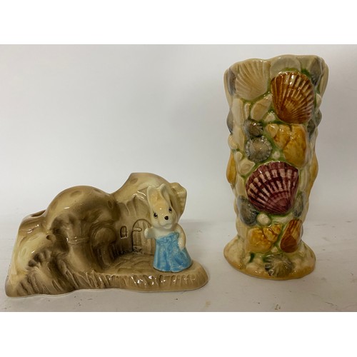 105 - Selection of 2 pieces of Sylvac, a 4163 marina sherll vase, a 4890 in the glen and 2 x Beswick cats ... 