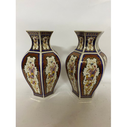 420 - 2 x pairs of Chinese vases and a pair of Chinese urn's. Largest vase measures 32 cms