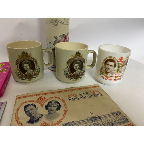 431 - Selection of Royal memorabilia including tim's telescopic view of the silver jubilee, 2 x silver jub... 