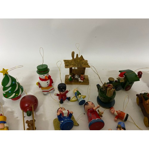 440 - Box of vintage Christmas decorations