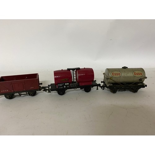 446 - Collection of 7 x OO guage wagons, makes include Hornby, Joeuf, TTR, Tri-ang