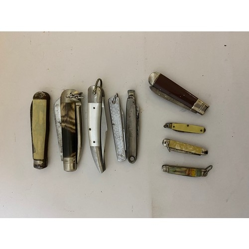 126 - Assortment of vintage penknives