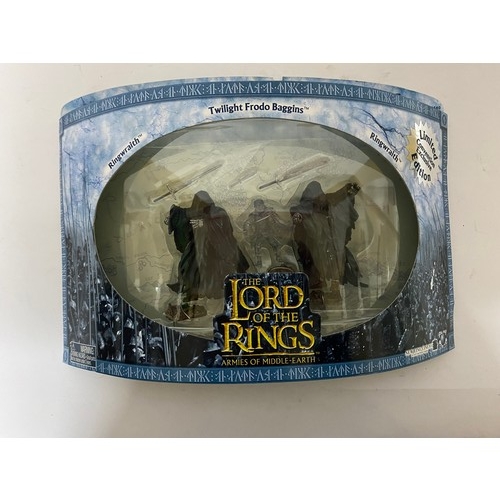 318 - Lord of the Rings, Armies of the Middle Earth special edition. Twilight Ambush at Weathertop with 2 ... 