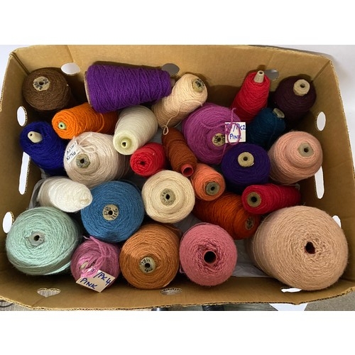 333 - Large amount of Tapestry weaving wool in many colours, 680g good quality.