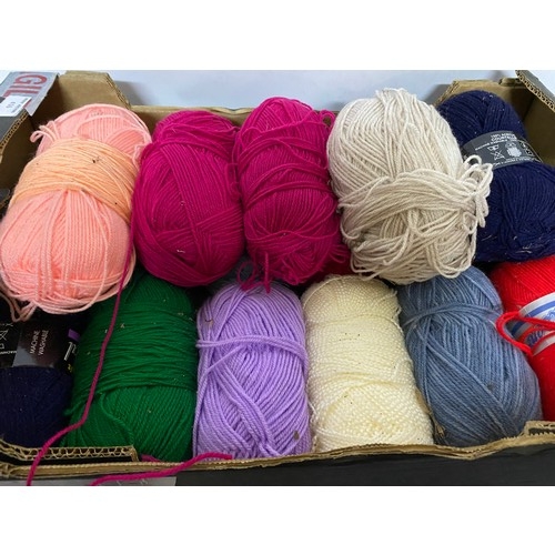 416 - Selection of 17 x balls of 100g wool, assorted colours