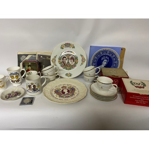 639 - Selection of Royal memorabilia including plates, cups and goblets