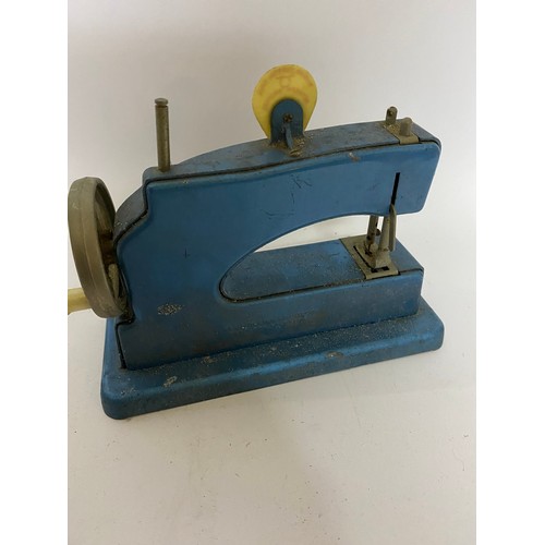 612 - Vulcan Junior sewing machine