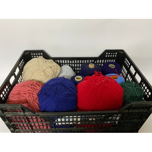 662 - Large selection of wool mixed colours some 400g balls and some on cones