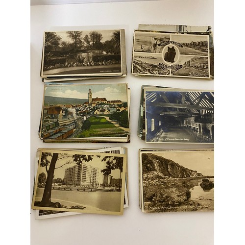 513 - Box of approximately 600 vintage postcards