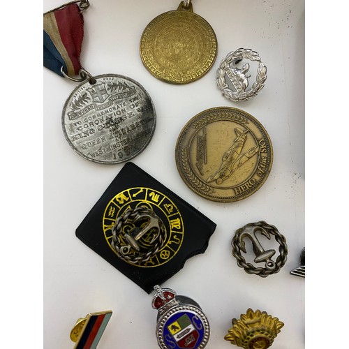 526 - Collection of medals and pins