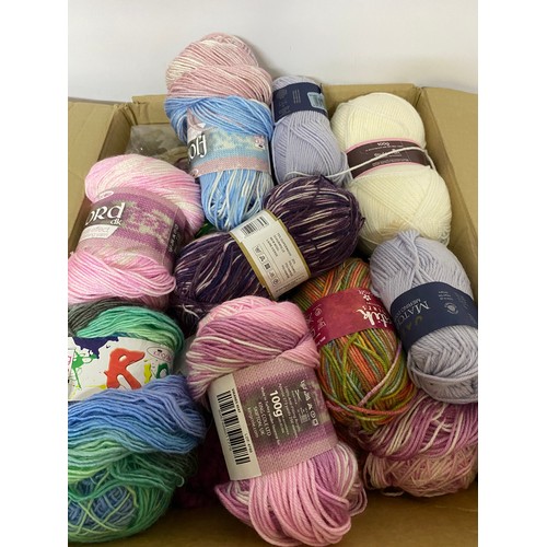 595 - 20 x balls of 100g  wool in mixed colours and makes