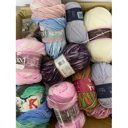 595 - 20 x balls of 100g  wool in mixed colours and makes