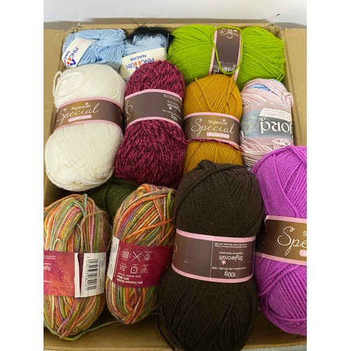 596 - 20 x balls of 100g  wool in mixed colours and makes