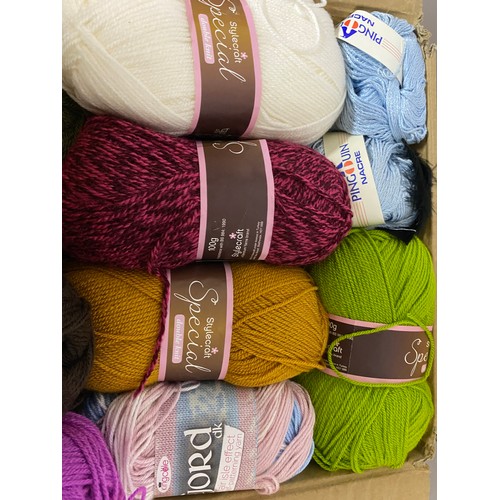 596 - 20 x balls of 100g  wool in mixed colours and makes