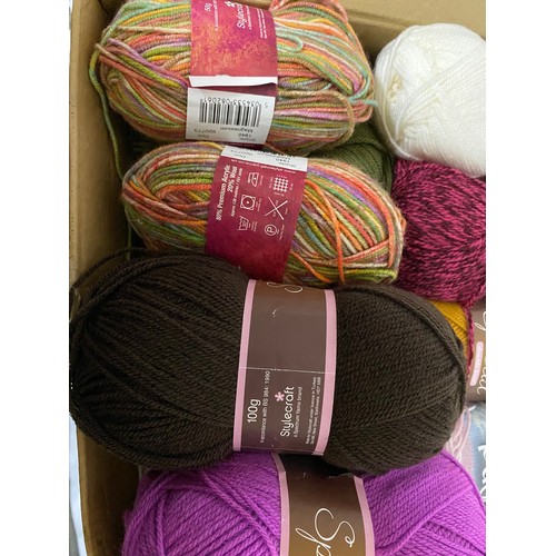 596 - 20 x balls of 100g  wool in mixed colours and makes