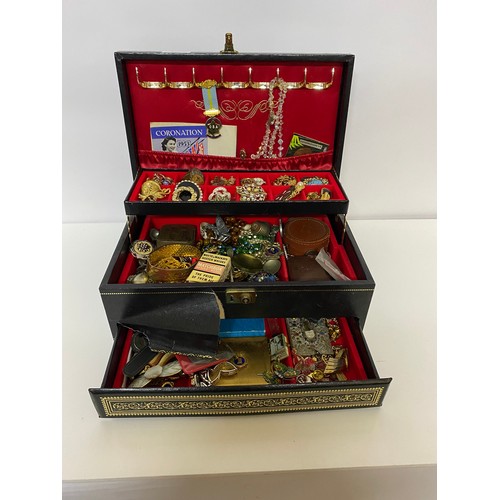 722 - Large jewellery box containing vintage costume jewellery and curios