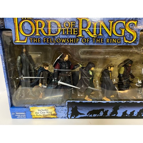 761 - Toy Biz Lord of the Rings, Fellowship of the Ring deluxe gift pack of ten figures, the fellowship, G... 